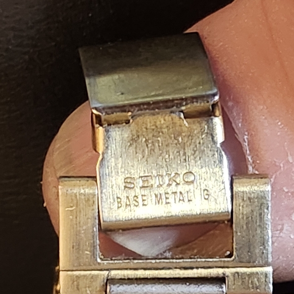 Vintage Y2K Seiko Tank Watch goldtone with black dial - Picture 6 of 6